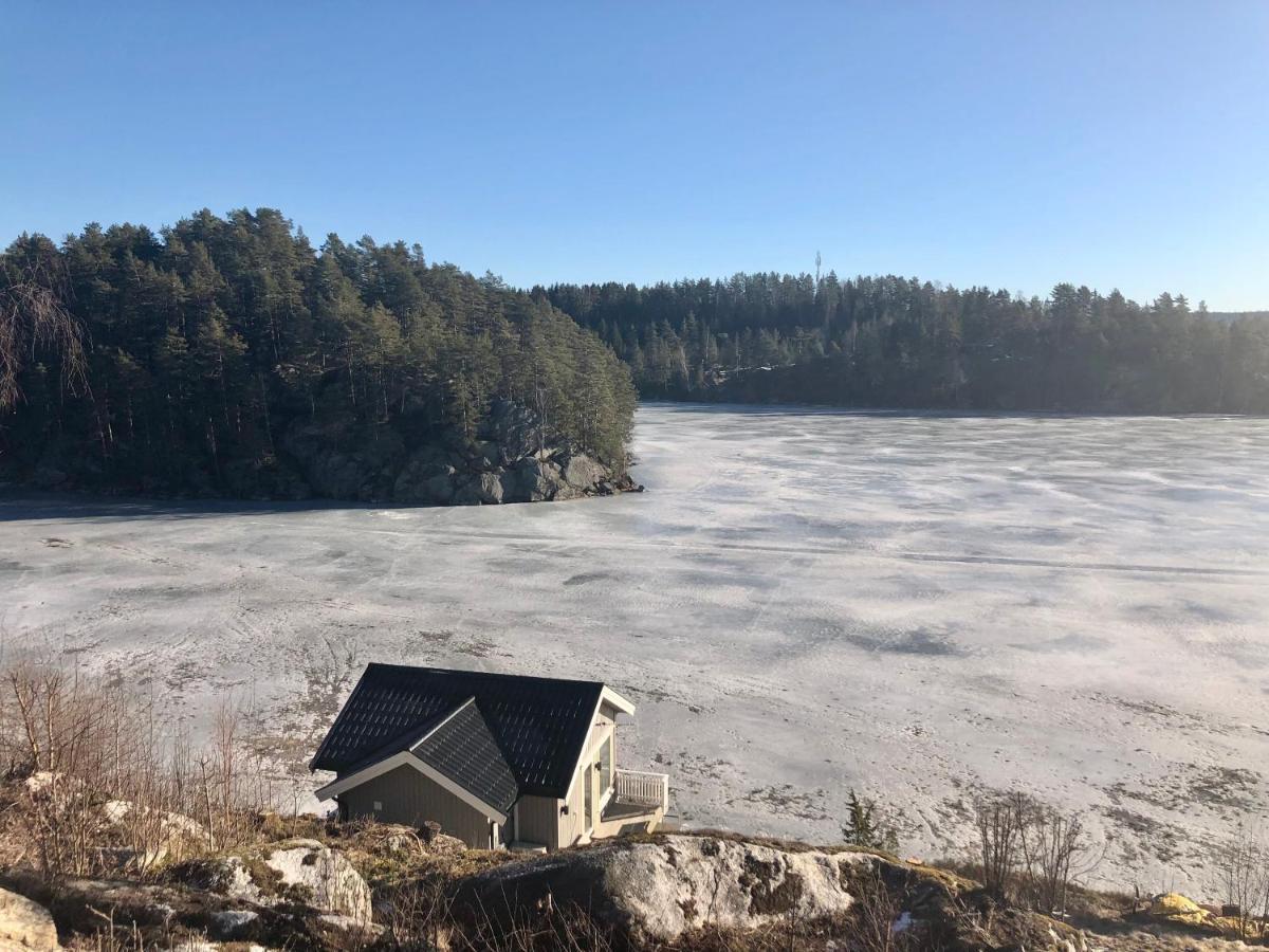 Lyseren Waterfront Cabin Omberg المظهر الخارجي الصورة