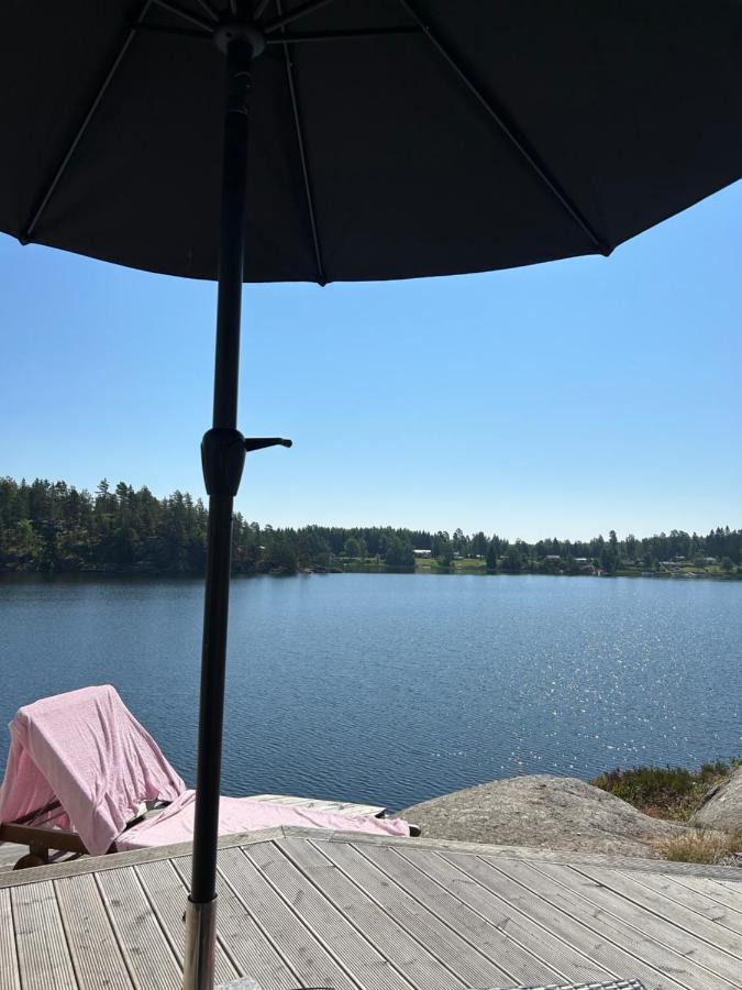 Lyseren Waterfront Cabin Omberg المظهر الخارجي الصورة